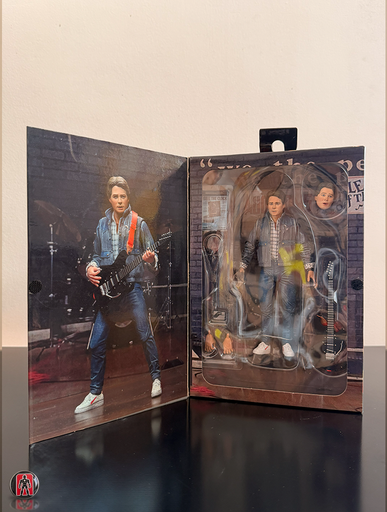 Figura de acción definitiva de NECA: Marty McFly con guitarra de la película Regreso al Futuro II