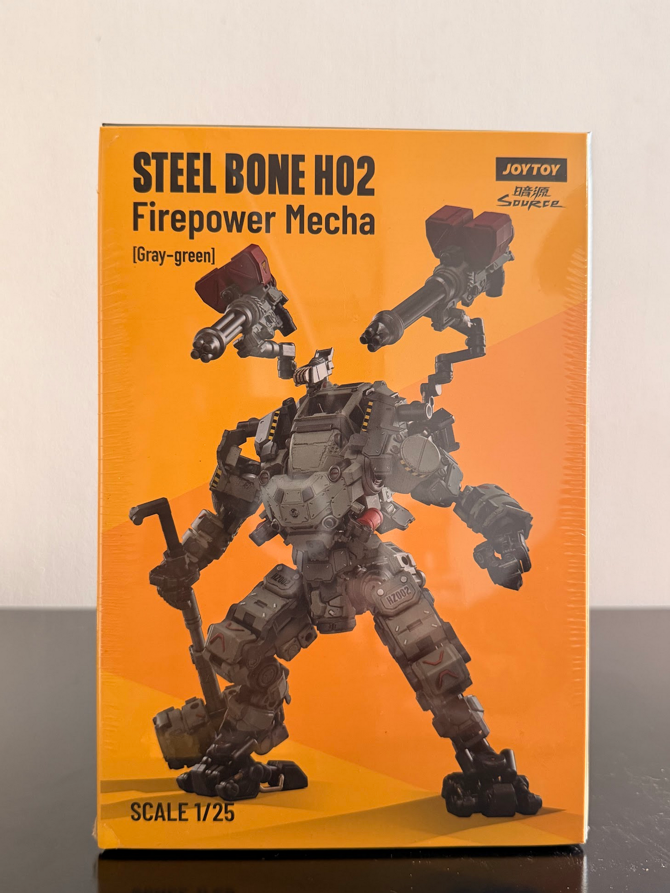 Dark Source Steelbone Firepower Mecha H02 (gris verdoso) con figura de piloto a escala 1/25.