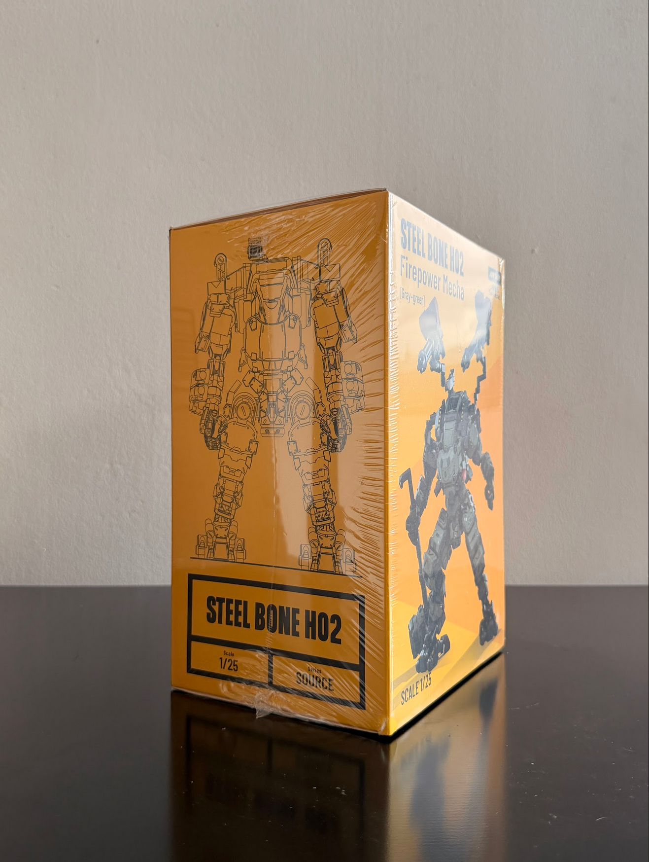 Dark Source Steelbone Firepower Mecha H02 (gris verdoso) con figura de piloto a escala 1/25.