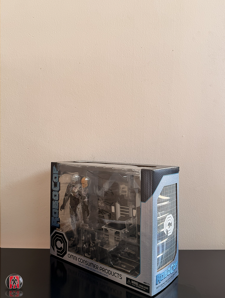 NECA Robocop Ultimate con Daños de Batalla y Silla 18cm