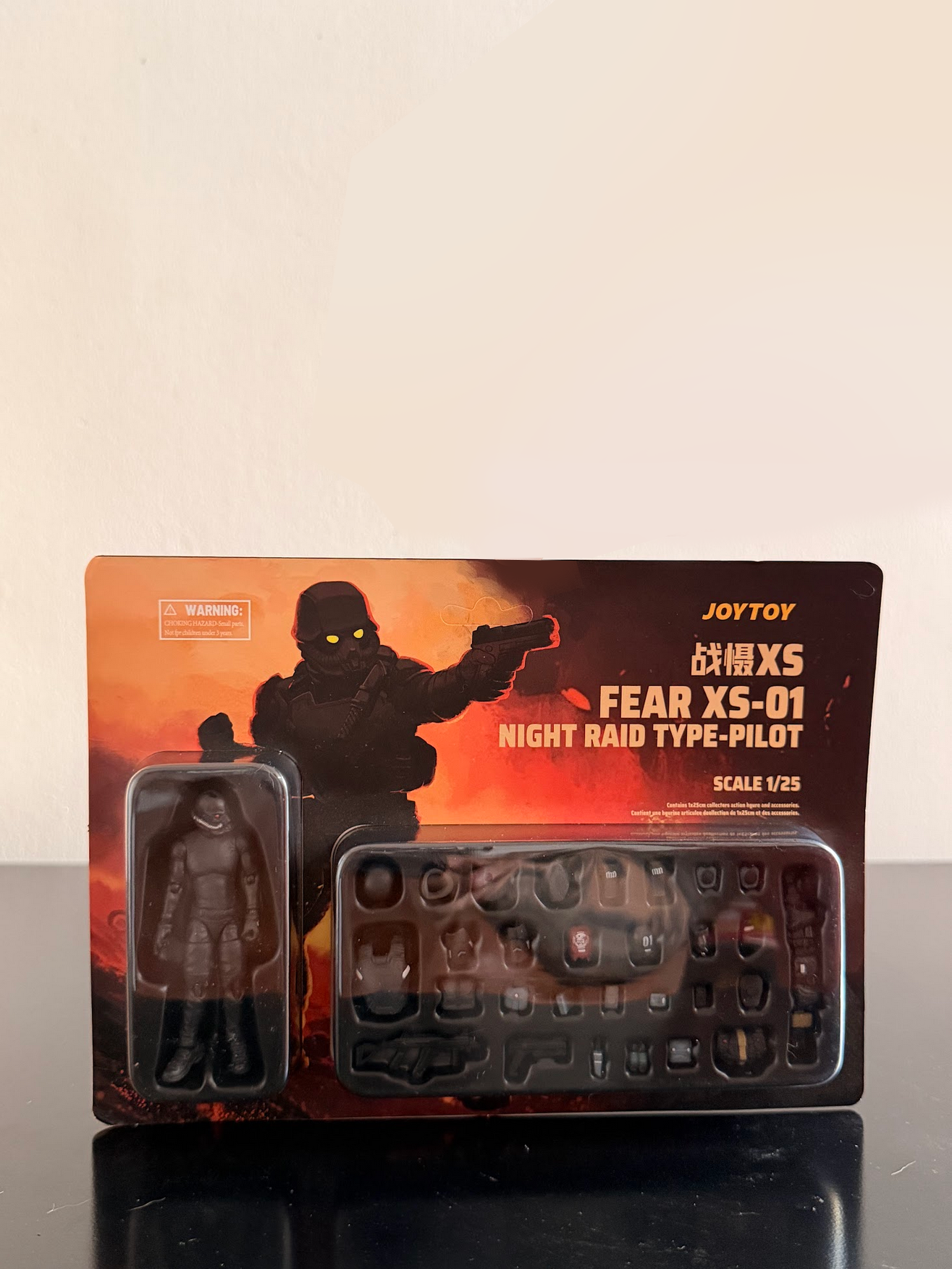 JoyToy 1/25 Battle for the Stars Fear XS-01 Night Raid Type Piloto Figura 7.8 cm