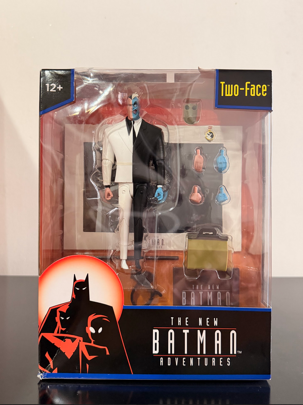 McFarlane DC Multiverse Two-Face Las Nuevas Aventuras de Batman Figura 6 pulgadas