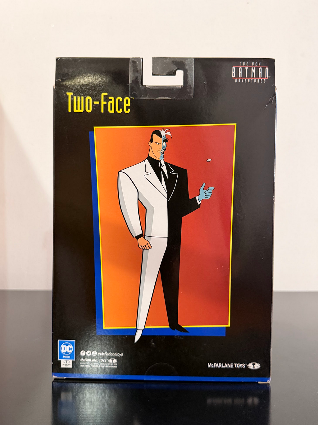 McFarlane DC Multiverse Two-Face Las Nuevas Aventuras de Batman Figura 6 pulgadas